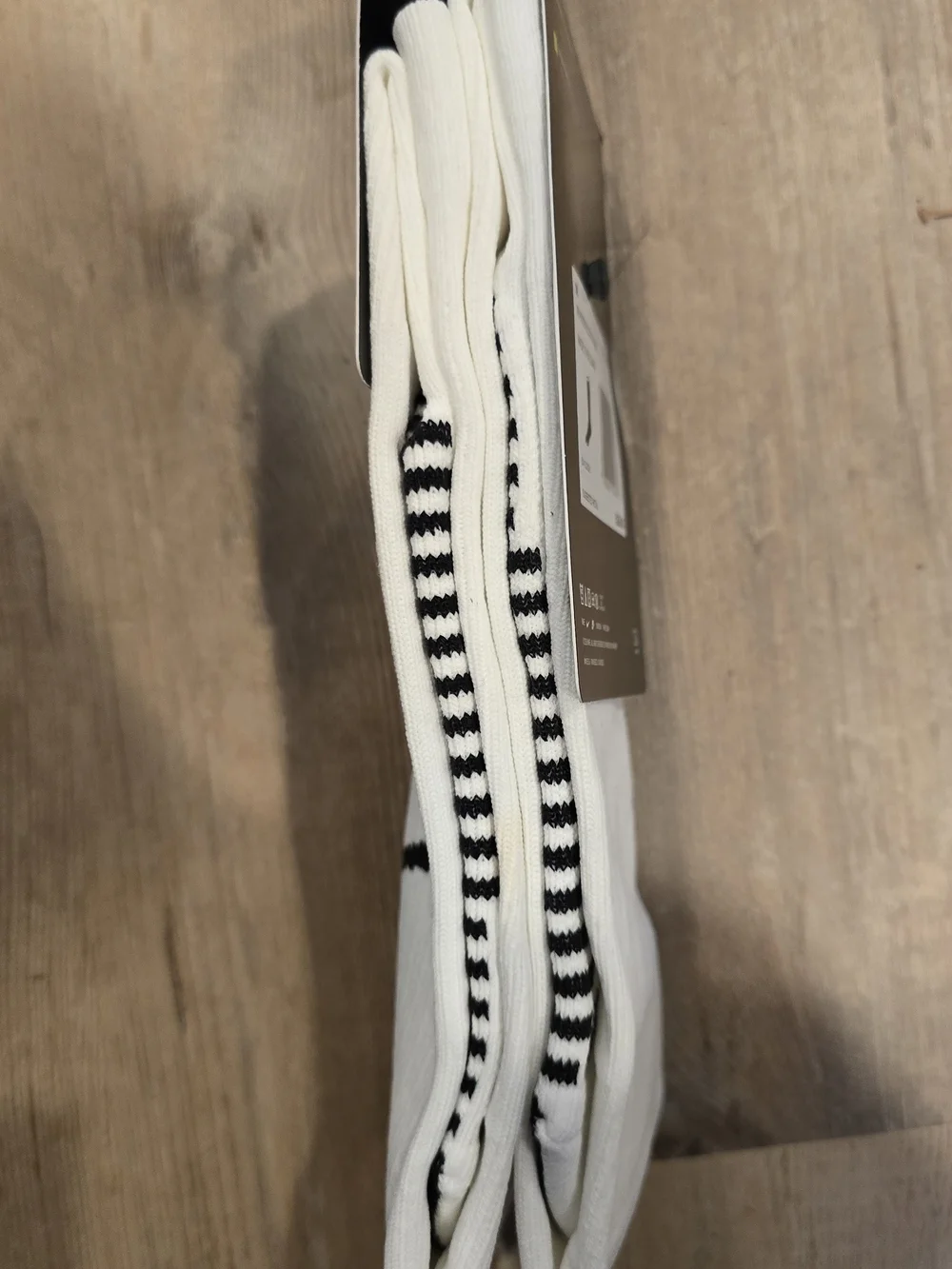 Nike Knee High Athletic Socks in White with Black Swoosh mens 6-8 womens 6-10